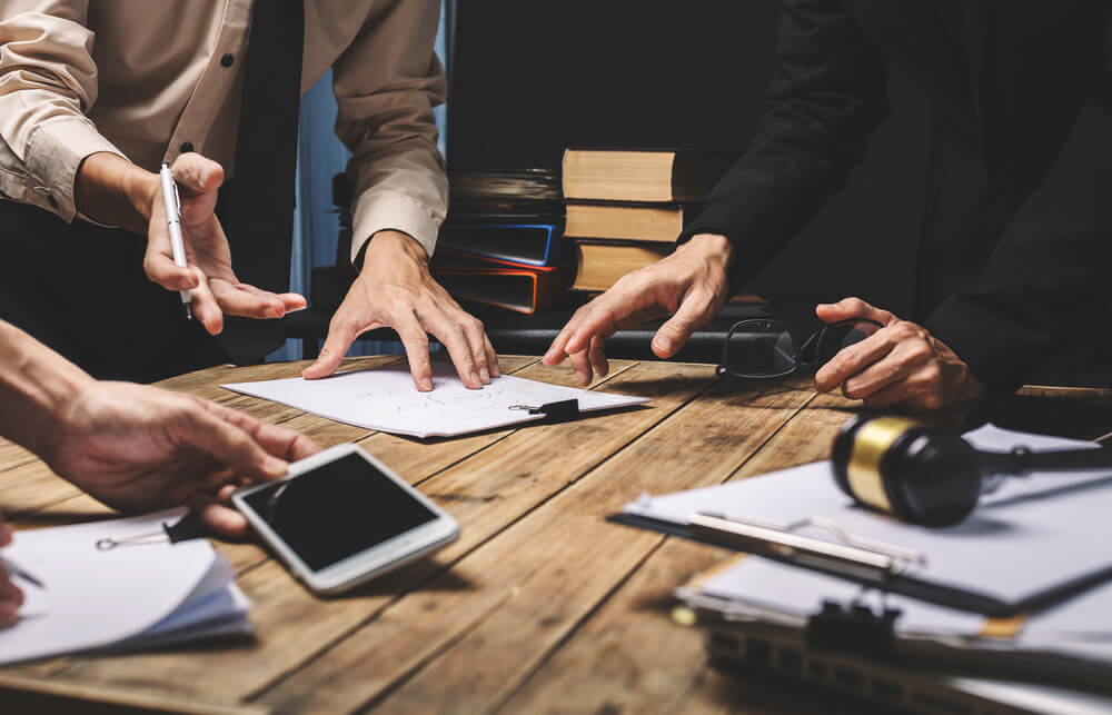 define contract in business law